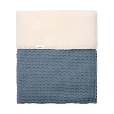 Koeka Oslo Bettdecke - Größe 100 x 150 - Waffel/Teddy - Bluestone