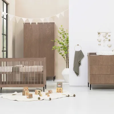 Kidsmill Levi Babyzimmer Inkl. Runden Möbelfüßen Walnuss