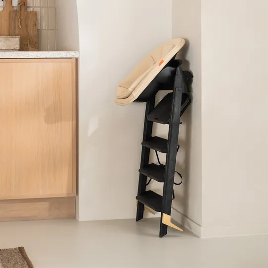 KAOS Klapp Hochstuhl – zusammenklappbar – recycelter Kunststoff – Charcoal Black