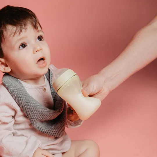 Suavinex Colour Essence Flasche - Medium Flow - 240ml - Silicone