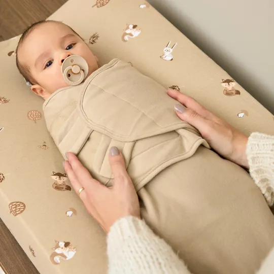 Meyco Baby SwaddleMeyco Pucktuch Gefüttert Uni - Sand - 0-3 Monate
