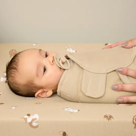 Meyco Baby SwaddleMeyco Pucktuch Gefüttert Uni - Sand - 0-3 Monate