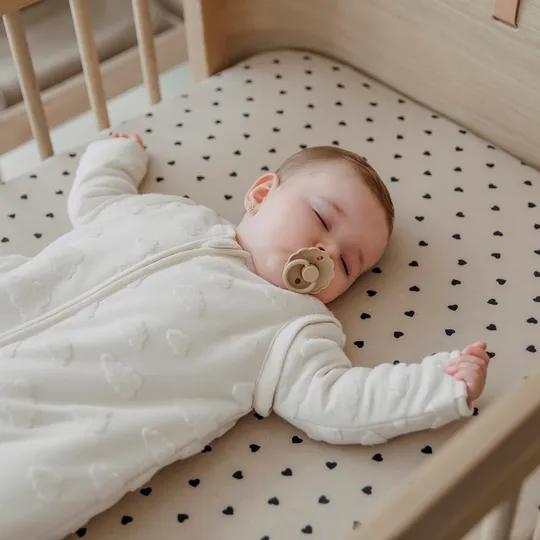 Meyco Spannbettlaken Print – Jersey – Sweet Heart – Soft Sand/Black – 40 x 80/90 cm