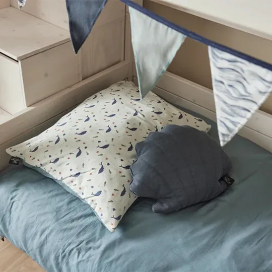 LIFETIME Kidsrooms Niedriges Etagenbett mit Treppenschrank– Premium-Lattenrost 