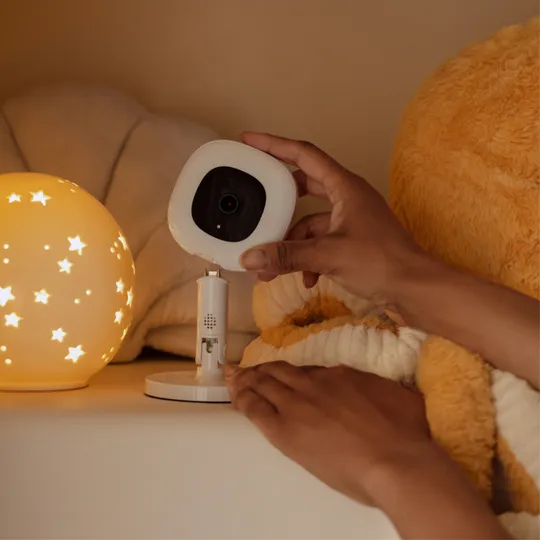 Nanit Pro Kamera-Babyphone + Flex-Ständer + Atemgurt