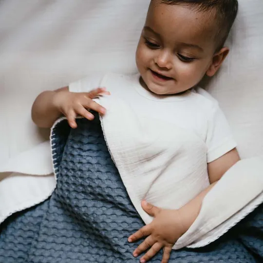 Koeka Amsterdam Waffel Babydecke - Größe 100 x 75 - Cotton Fleece - Bluestone