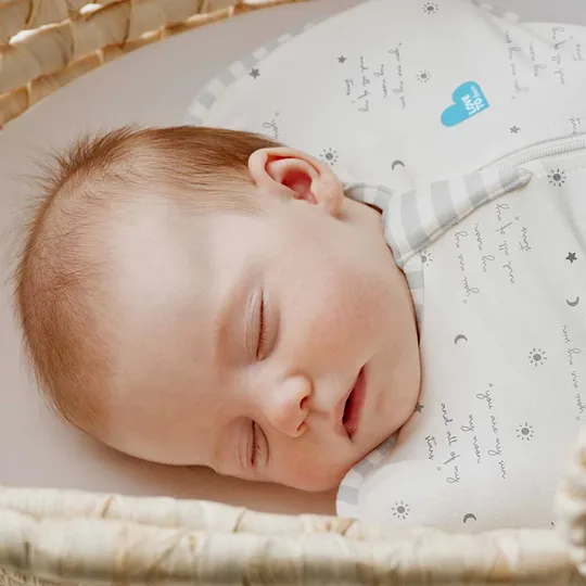 Love to Dream Puckschlafsack – Swaddle Up™ – 0–3 Monate – Weiß mit Text