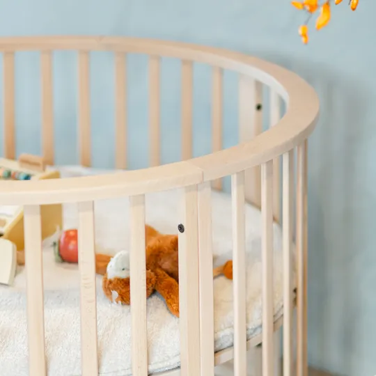 Europe Baby Circa Runder Laufstall - Matt Natur | Pretura Laufstallmatratze - Superior Wave | Kidsmill Laufstallmatratzenbezug