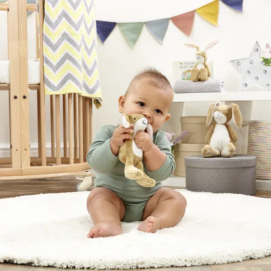 Rainbow Designs Rassel Kuscheltier - Häschen - Rate mal, wer... - 14 cm