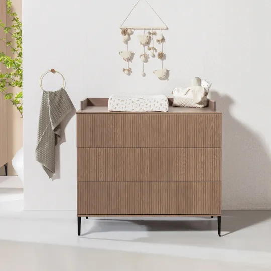 Kidsmill Levi Babyzimmer Inkl. Runden Möbelfüßen Walnuss