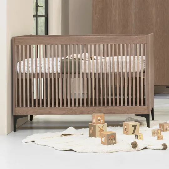Kidsmill Levi Babyzimmer Walnuss inkl. Gerades Beinset