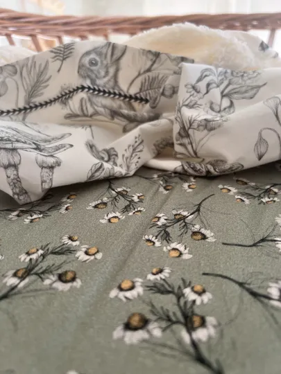 Mies & Co Daisies Spannbettlaken - 60 x 120 / 70 x 140 cm - Teagreen