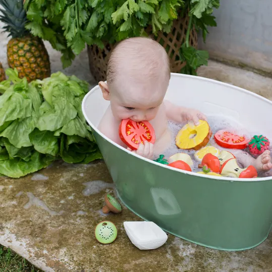 Oli & Carol Beißspielzeug - Renato the Tomato