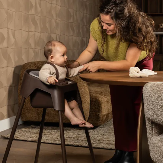 Stoohl Hochstuhl inkl. Sitzverkleinerer + Essbrett + Gurt