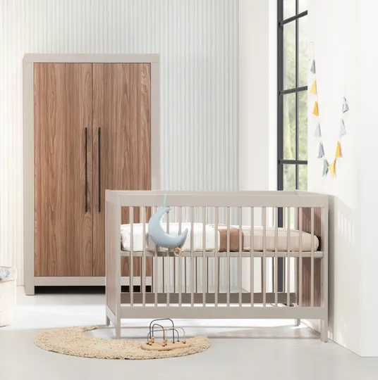 Europe Baby Vittoria III Babyzimmer Cashmere / Walnut