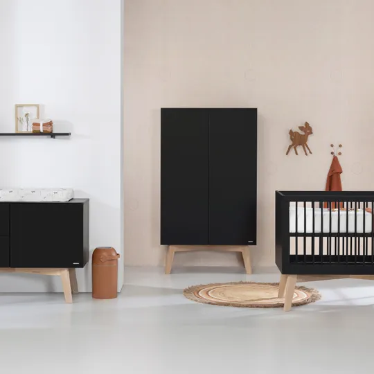 Kidsmill Sixties Babyzimmer Mattschwarz / Naturbelassen