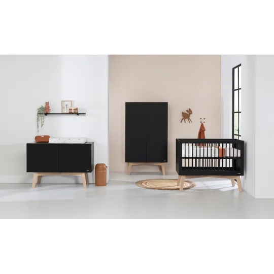 Kidsmill Sixties Babyzimmer Mattschwarz / Naturbelassen