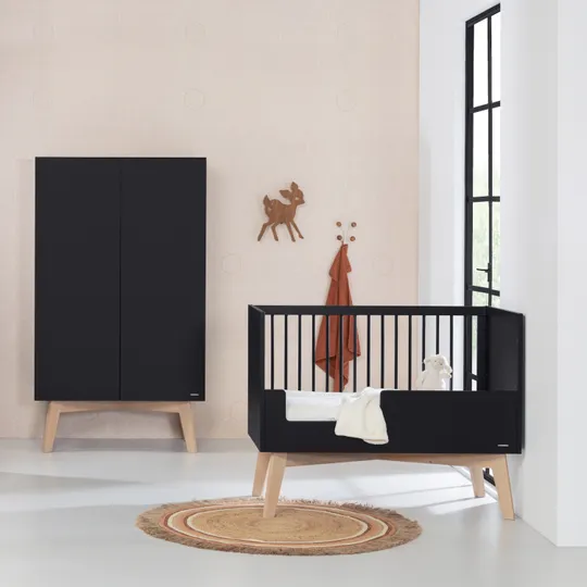 Kidsmill Sixties Babyzimmer Mattschwarz / Naturbelassen