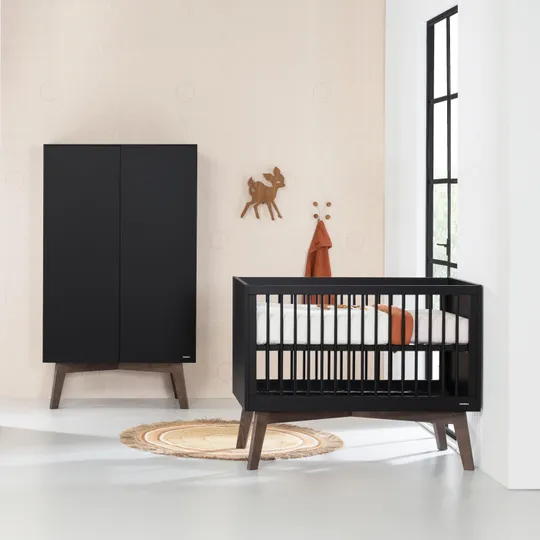 Kidsmill Sixties Babyzimmer Mattschwarz / Walnuss