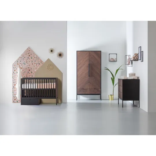 Kidsmill Vince Babyzimmer Schwarz / Walnuss