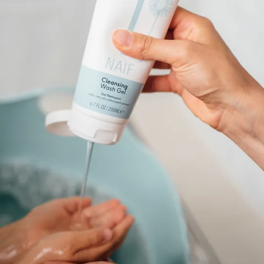 Naif Care Cleansing wash gel 200ml P003