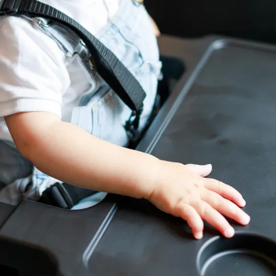 Puck Plain Kinderstuhl mit Kissen Schwarz
