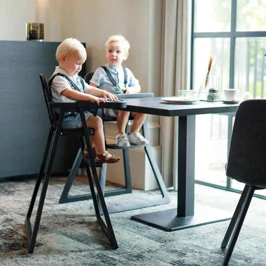 Puck Plain Kinderstuhl mit Kissen Schwarz
