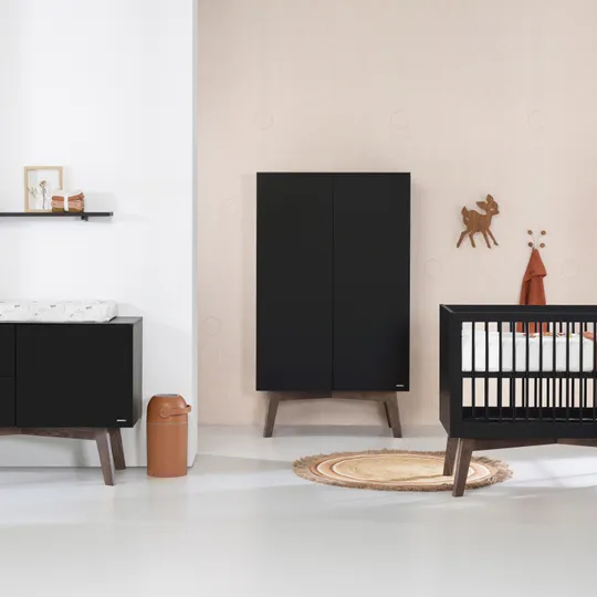 Kidsmill Sixties Babyzimmer Mattschwarz / Walnuss